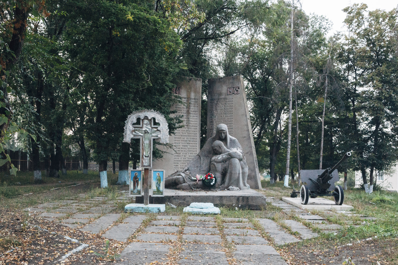 WWII memorial in Corjeuti.